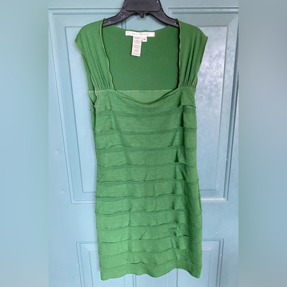 Max Studio Green ruffled stretchy dress